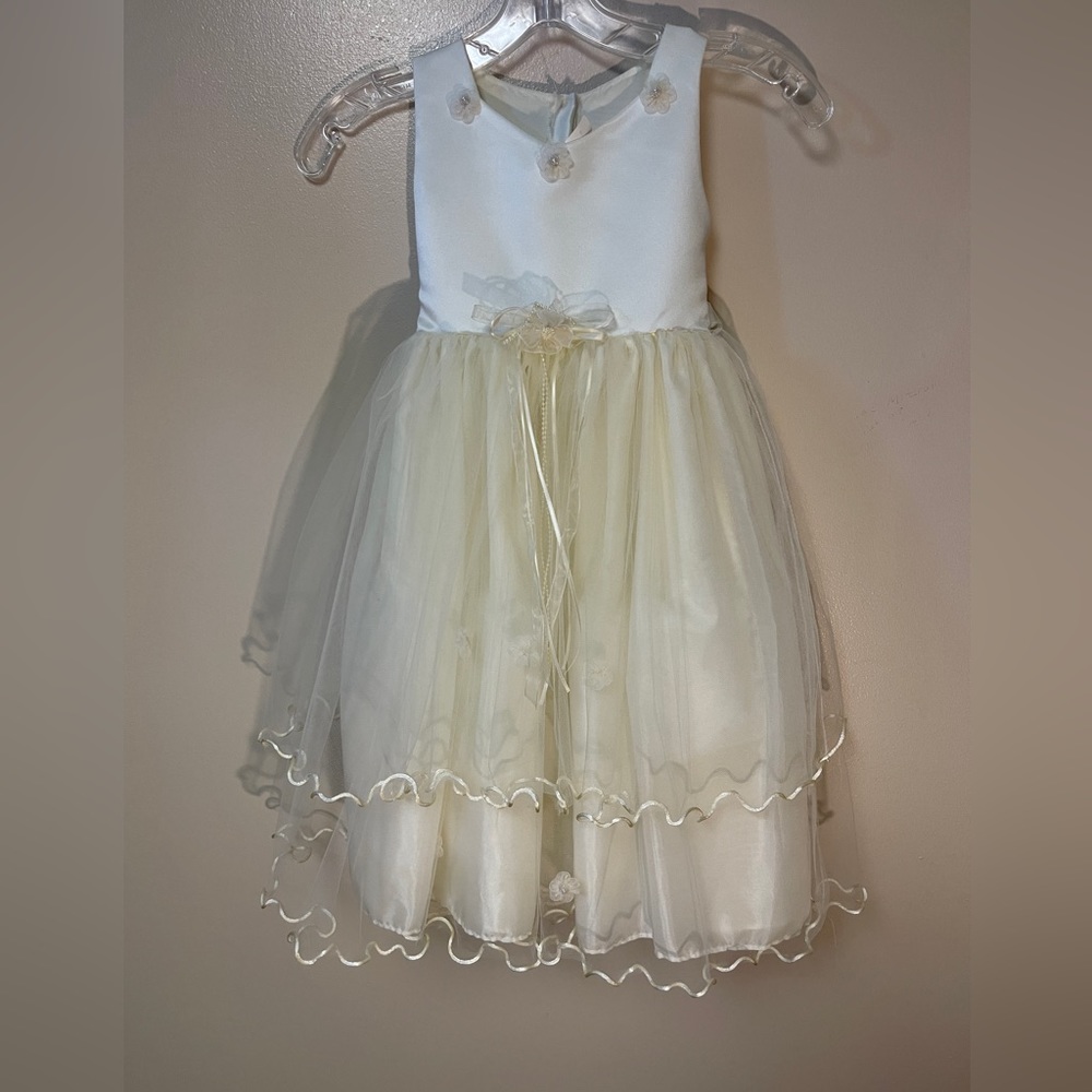 Flower Girl Dress Wedding Formal Ivory Size 4 Excellent Condition!